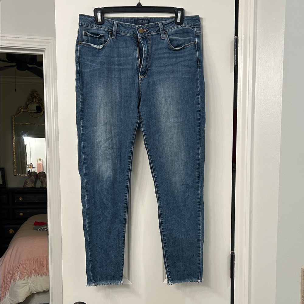 Just USA Women's Cropped Blue Jeans